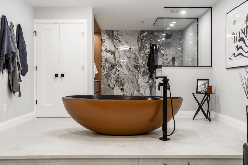 Stunning glass enclosure with body jets and black trim