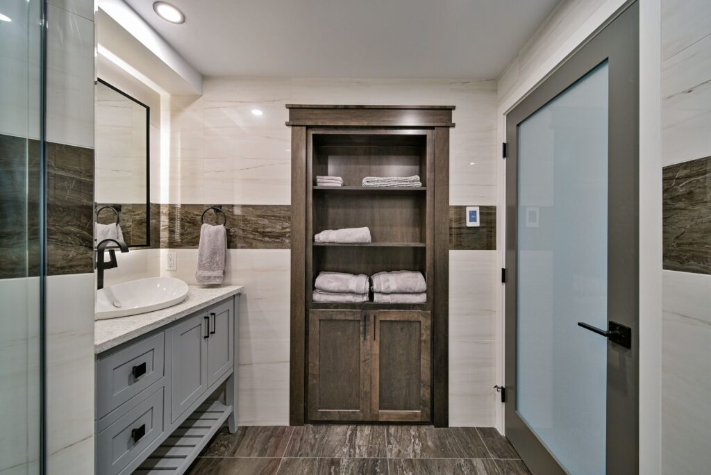 cozy modern basement bathroom