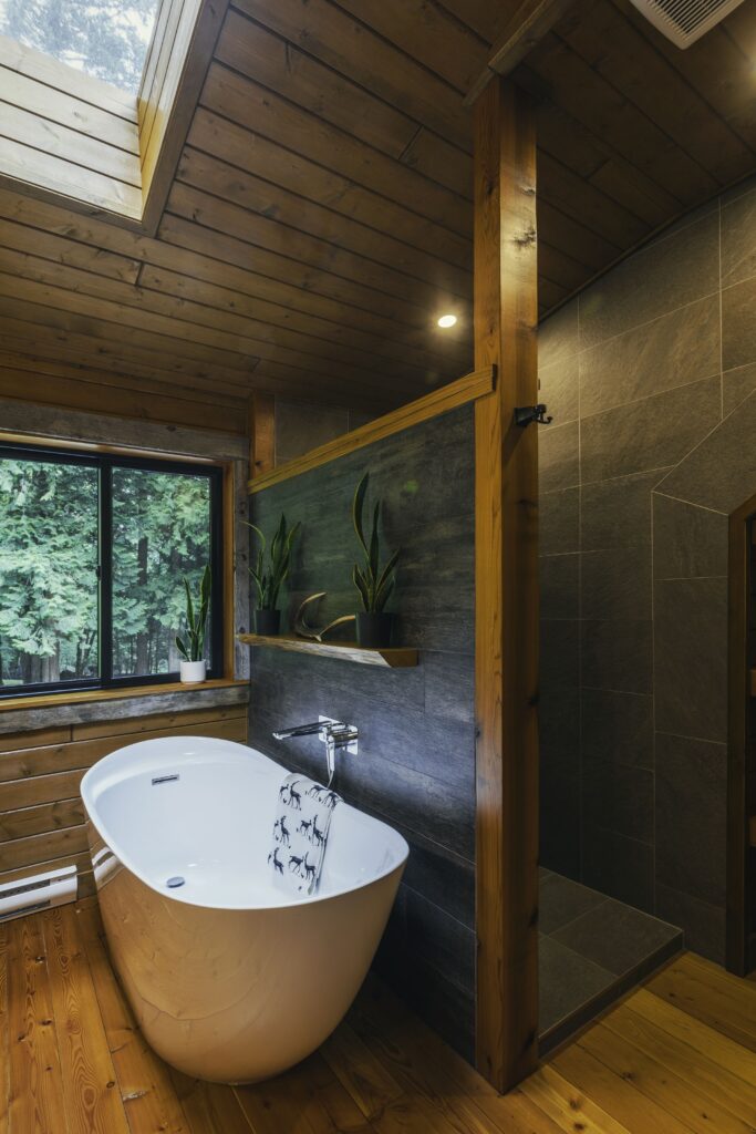 Seamless shower in log cabin