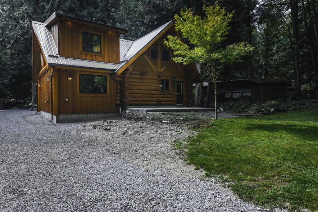 Log cabin with expanded living space